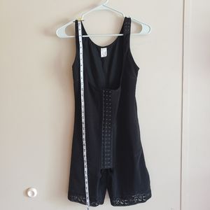 Black adjustable crotchless shapewear bodysuit size XL